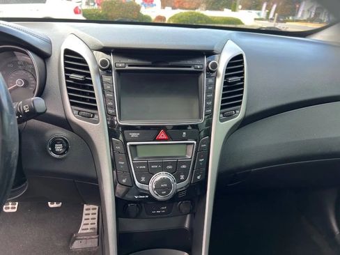 Used 2014 Hyundai Elantra GT w/ Option Group 03 FWD image 19
