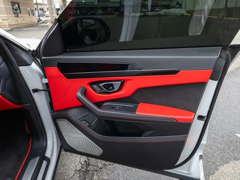 Used 2022 Lamborghini Urus image 46