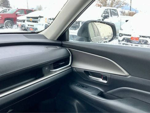 Used 2024 Toyota Grand Highlander XLE image 34