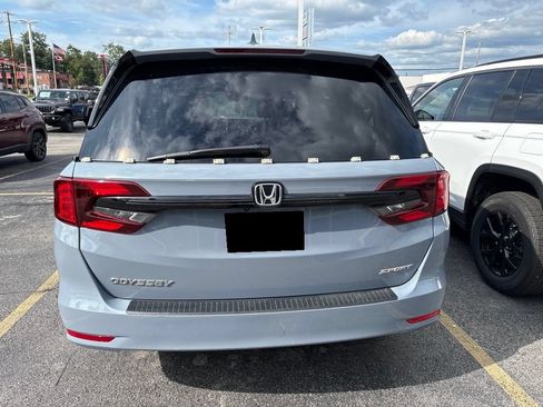 Used 2023 Honda Odyssey Sport image 4