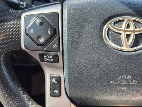 Used 2017 Toyota Tacoma SR5 w/ Tow Package AWD/4WD image 9