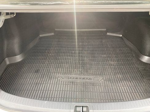 Used 2022 Toyota Corolla LE FWD image 47