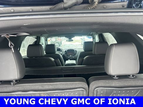 Used 2023 Chevrolet Traverse LT image 9