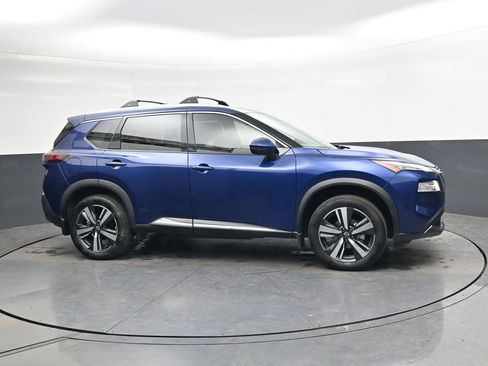 Used 2023 Nissan Rogue SL image 3