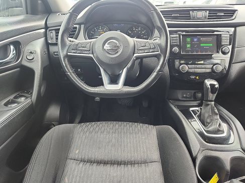 Used 2018 Nissan Rogue SV w/ Premium Package image 10