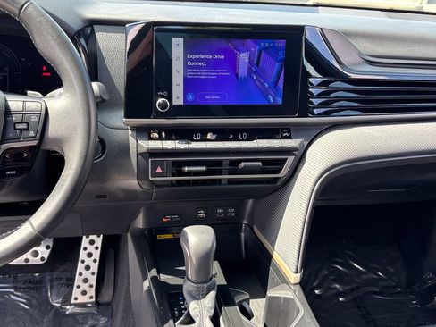 Used 2025 Toyota Camry SE w/ Convenience Package FWD image 22