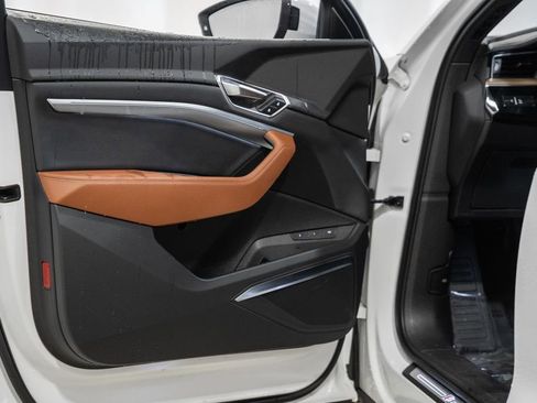 Used 2024 Audi Q8 e-tron Premium Plus image 37