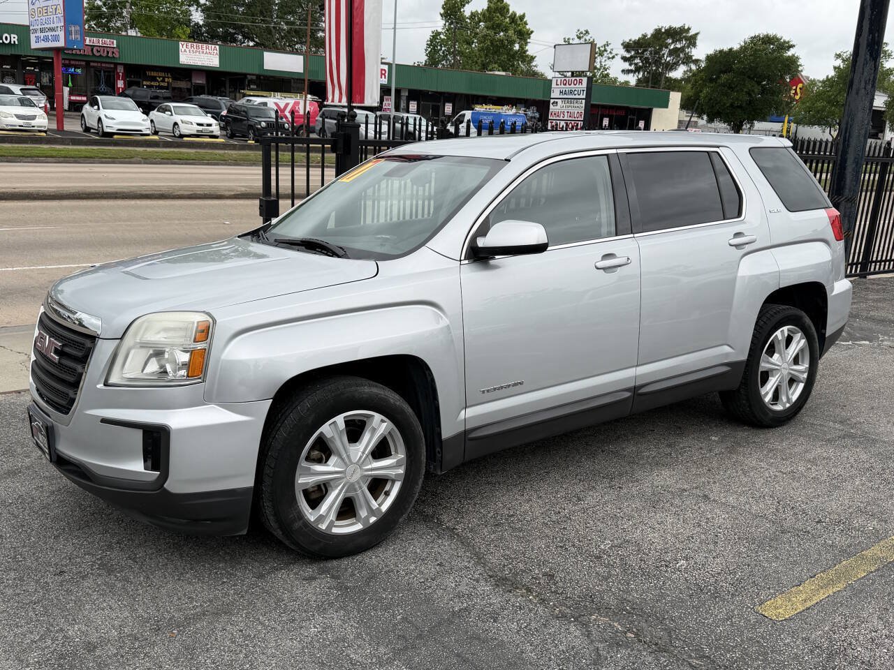 Used 2017 GMC Terrain SLE FWD image 3