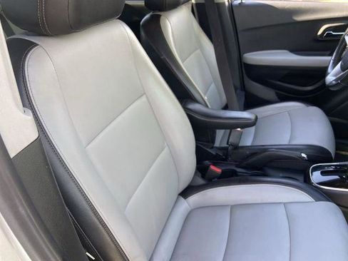 Used 2017 Chevrolet Trax Premier w/ Driver Confidence II Package image 23