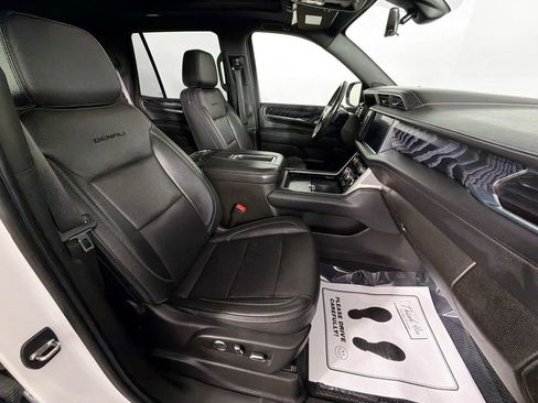 Used 2021 GMC Yukon Denali w/ Denali Premium Package AWD/4WD image 32