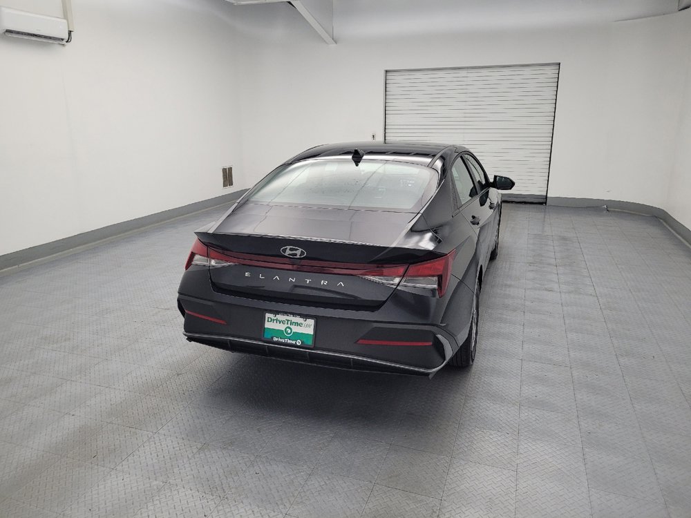 Used 2025 Hyundai Elantra SE FWD image 7