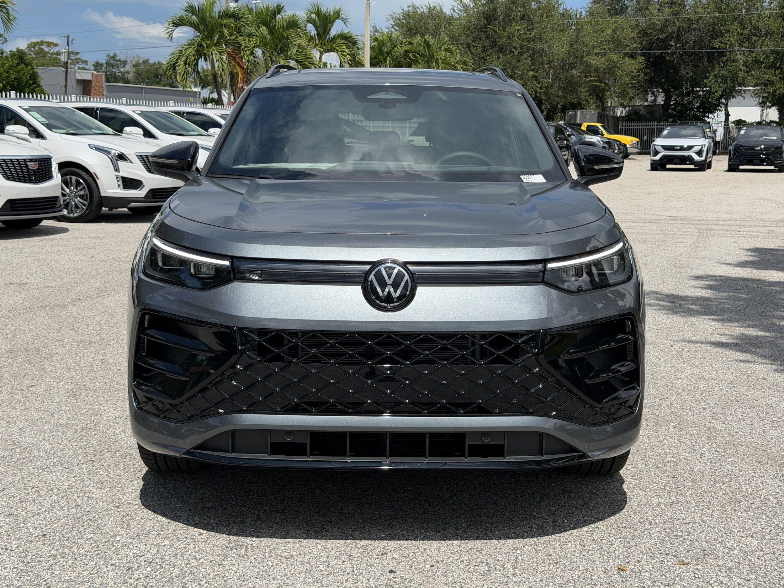 New 2026 Volkswagen Tiguan SE R-Line FWD image 2
