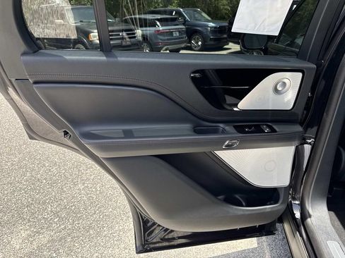 New 2026 Lincoln Aviator Black Label w/ Jet Appearance Package AWD/4WD image 13