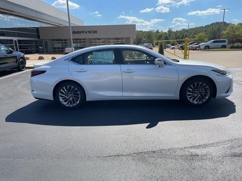 New 2025 Lexus ES 350 Ultra Luxury image 2
