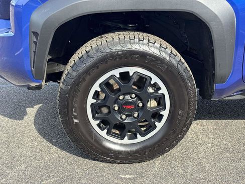 Certified 2025 Toyota Tacoma TRD Off-Road image 8