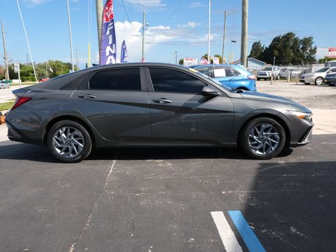 Used 2024 Hyundai Elantra SEL FWD image 4