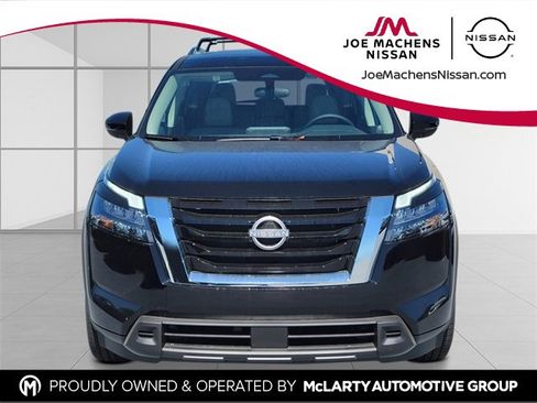 New 2025 Nissan Pathfinder SV image 9