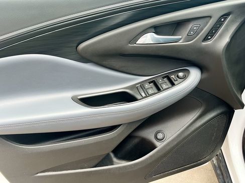 Used 2019 Buick Envision Essence FWD image 18