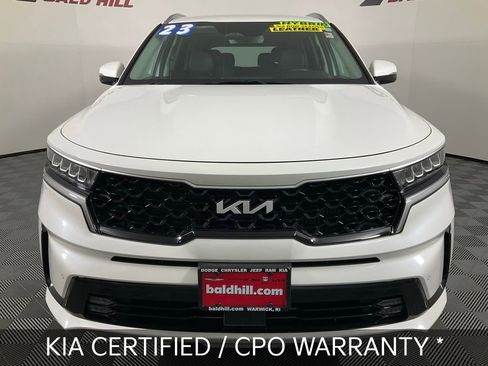 Certified 2023 Kia Sorento EX image 3