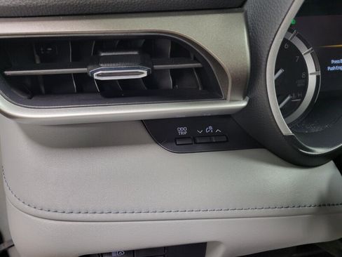 Used 2021 Toyota Highlander XLE AWD/4WD image 28