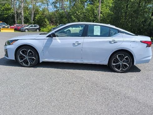 Used 2025 Nissan Altima 2.5 SR AWD/4WD image 7