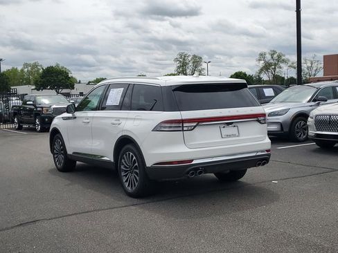 Used 2023 Lincoln Aviator AWD w/ Premium Package image 3