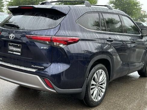 New 2026 Toyota Highlander Platinum AWD/4WD image 9