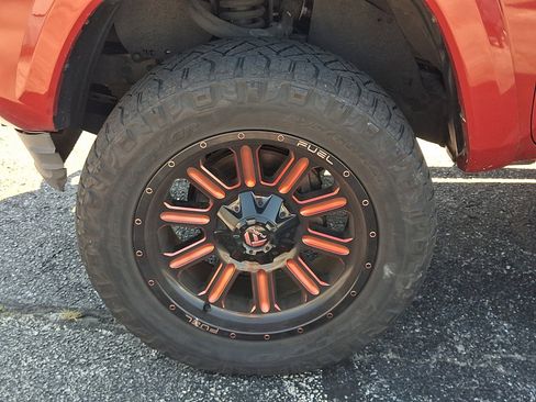 Used 2017 Toyota Tacoma TRD Sport w/ Tow Package AWD/4WD image 3