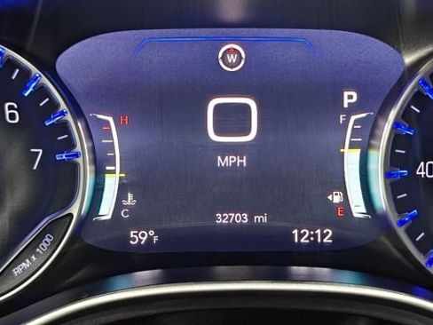 Used 2024 Chrysler Pacifica Touring-L image 57