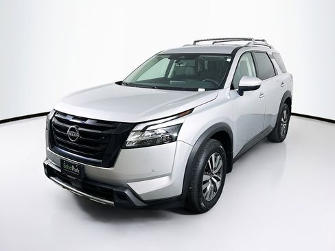 Used 2023 Nissan Pathfinder SL w/ Black Appearance Package image 3