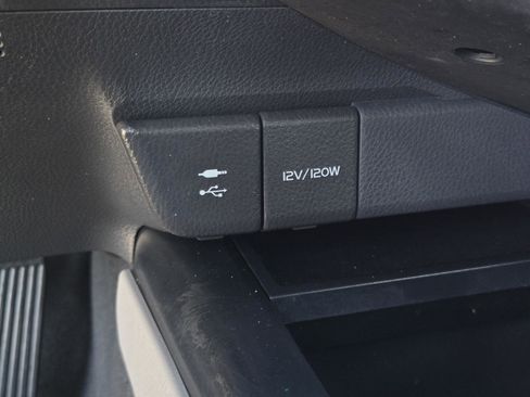 Used 2019 Toyota Camry SE image 12