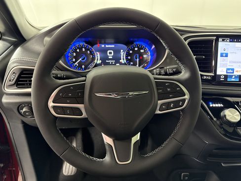 New 2026 Chrysler Pacifica Select FWD image 16