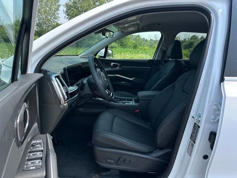 New 2025 Kia Sorento S image 9