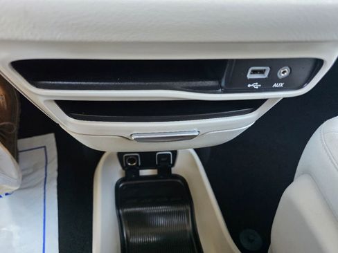Used 2017 Chrysler Pacifica Touring w/ Tire & Wheel Group FWD image 28