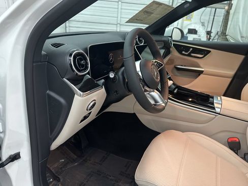 Used 2026 Mercedes-Benz GLC 300 4MATIC image 9