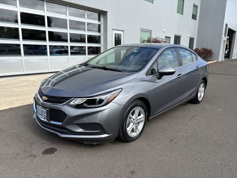 Used 2018 Chevrolet Cruze LT w/ Convenience Package FWD image 1