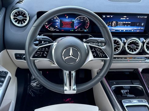 Certified 2025 Mercedes-Benz GLA 250 image 18