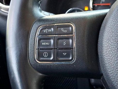 Used 2015 Jeep Wrangler Unlimited Sahara w/ Connectivity Group AWD/4WD image 18