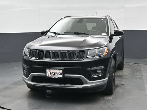 Used 2018 Jeep Compass Latitude FWD image 27