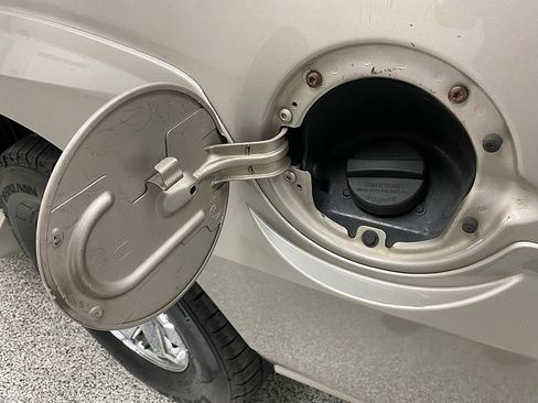 Used 2005 Cadillac Escalade 2WD image 27