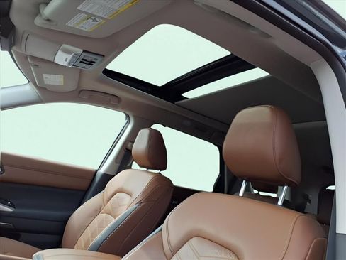 Used 2025 Nissan Pathfinder Platinum image 23