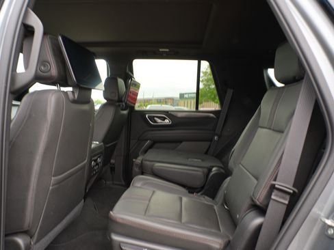 Used 2021 Chevrolet Tahoe RST w/ Luxury Package AWD/4WD image 16
