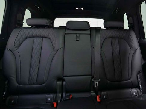 New 2026 BMW X7 M60i image 9