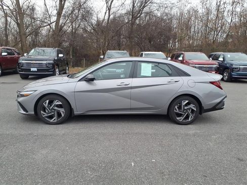 Used 2025 Hyundai Elantra Sport image 6