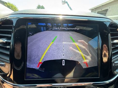 Used 2019 Jeep Grand Cherokee Altitude AWD/4WD image 16