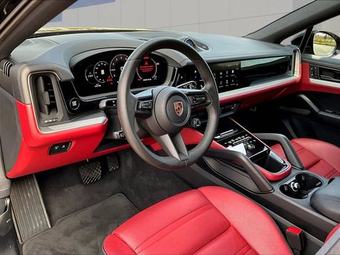 Certified 2024 Porsche Cayenne Coupe AWD/4WD image 4