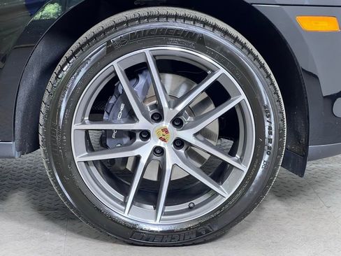 Certified 2026 Porsche Macan AWD/4WD image 13