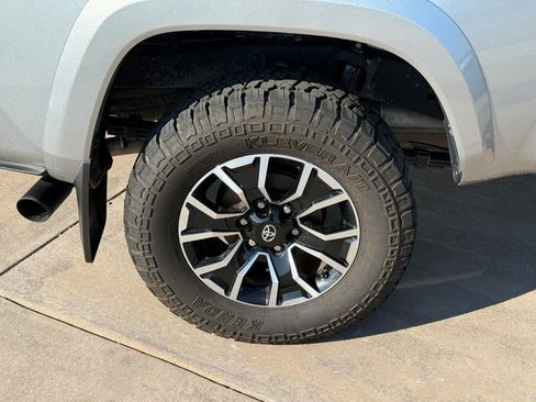 Certified 2022 Toyota Tacoma TRD Sport w/ Technology Package RWD image 6