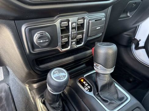 Used 2022 Jeep Gladiator Sport AWD/4WD image 25
