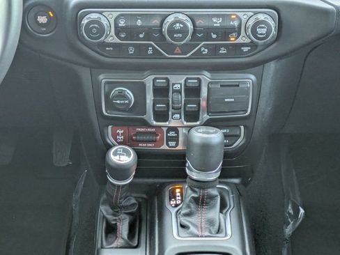 Used 2022 Jeep Wrangler Unlimited Rubicon w/ Steel Bumper Group AWD/4WD image 19
